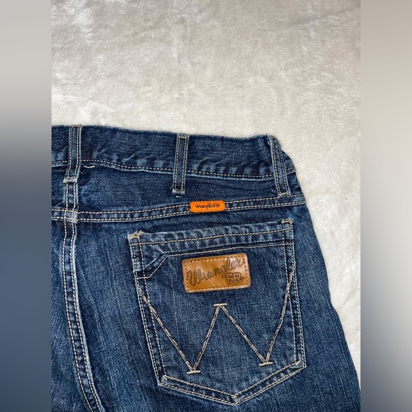 WRANGLER® RIGGS
WORKWEAR® FR
FLAME RESISTANT
RELAXED FIT JEAN IN FLAME RESISTANT - Picture 4 of 5